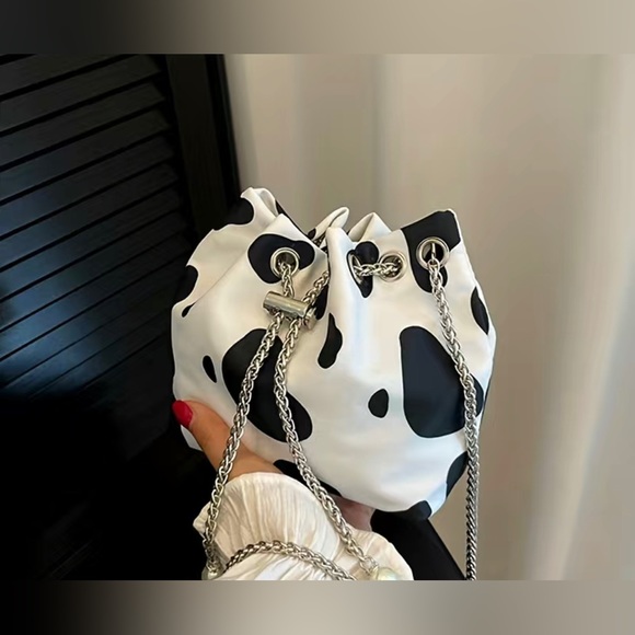 Cow spotted mini hobo crossbody bag with metal chain strap - Picture 5 of 5